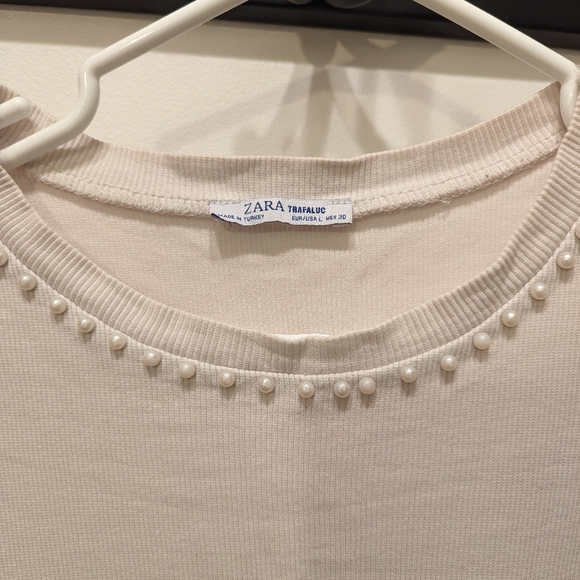 Crop top with Fake pearls - Picture 2 of 3